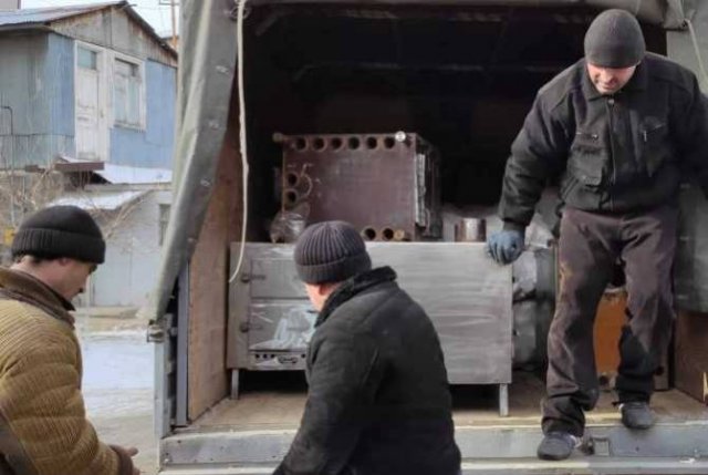 Социально необеспеченным семьям в Гюмри предоставляют печи и топливо в брикетах
