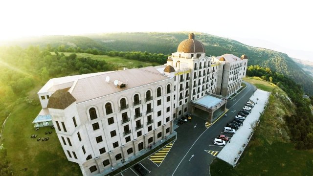 Коронавирус в Армении: Под карантин отведен 5-звездочный отель в курортном Цахкадзоре