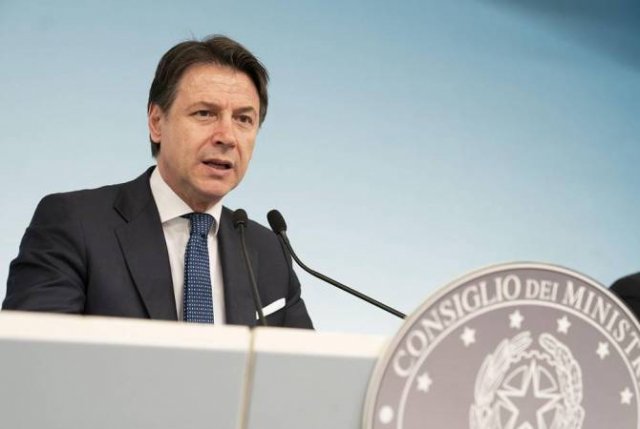 Премьер Италии объявил о прекращении всей коммерческой деятельности в стране