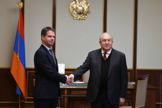 Армен Саркисян встретился с послом Франции в Армении Джонатаном Лакотом