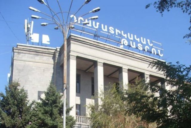 Ереванский драматический театр снимает с репертуара спектакли