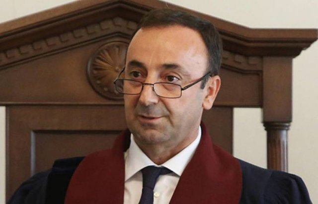 Грайр Товмасян решил перечислить свою зарплату и премии медработникам