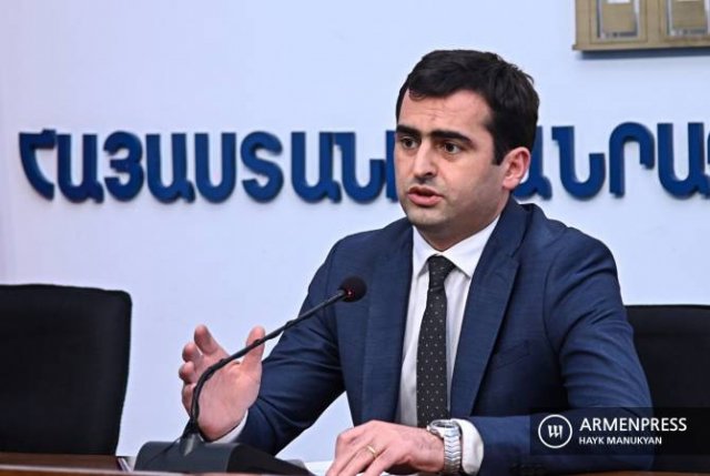 Министр высокотехнологической промышленности призвал граждан пользоваться онлайн- услугами