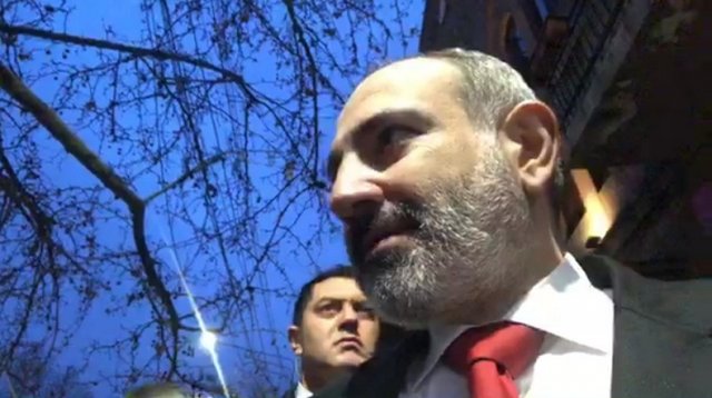 Никол Пашинян посетил аптеки и супермаркеты Еревана