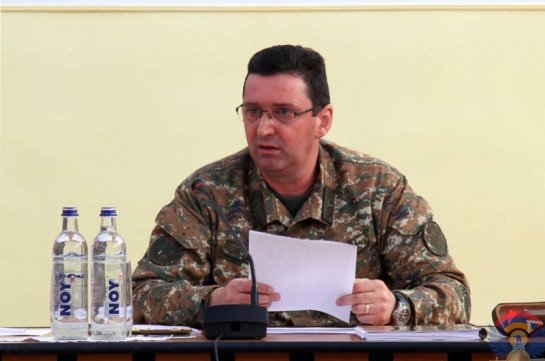 Командующий Армией обороны провел рабочее совещание