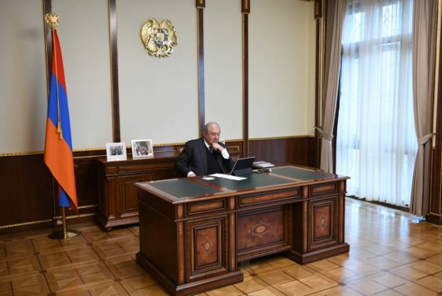 Президент Армении обсудил с послом Индии ситуацию, сложившуюся в связи с коронавирусом