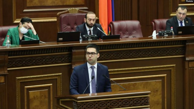 Парламент Армении принял проект о фиксации сведений о звонках и передвижениях