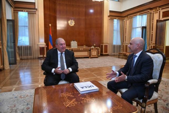 Армен Саркисян провел телефонный разговор с доктором Эриком Эсраиляном