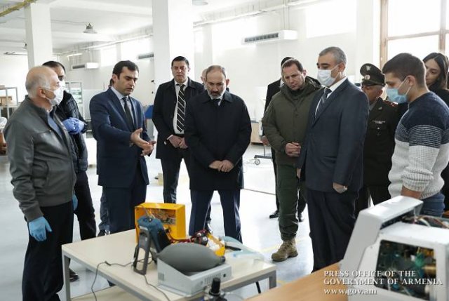 Премьер-министр Армении ознакомился с ремонтными работами аппаратов искусственной вентиляции легких
