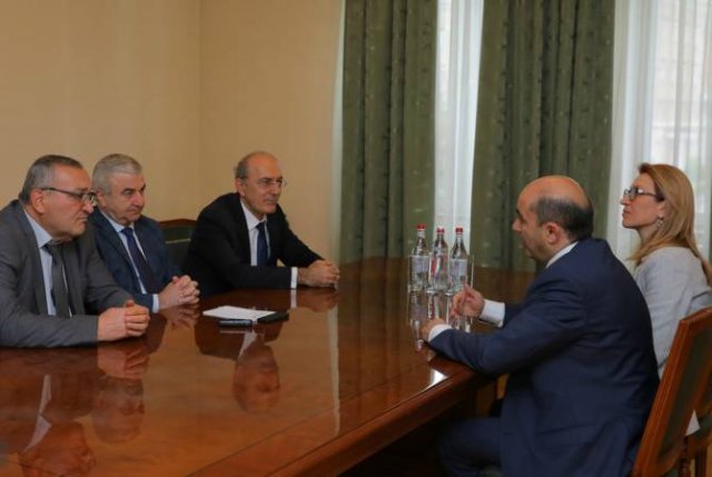Ашот Гулян принял депутатов парламентской фракции “Просвещенная Армения”