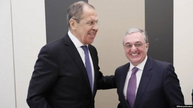 Главы МИД Армении и России обсудили по телефону карабахское урегулирование