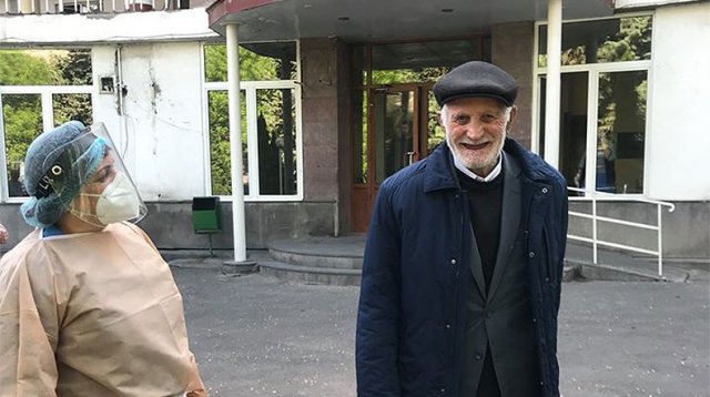 В Армении 96-летний дед Сережа вылечился от коронавируса