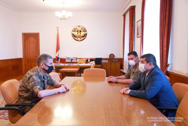 Араик Арутюнян принял начальника Генштаба ВС Армении Оника Гаспаряна