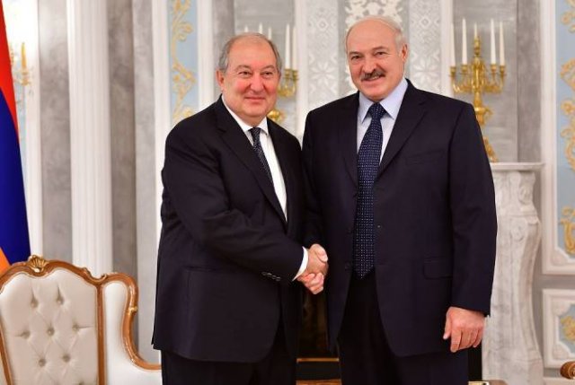 Армен Саркисян провел телефонный разговор с Александром Лукашенко