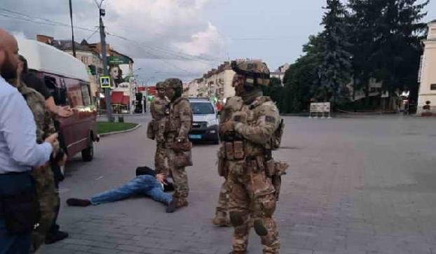 Захвативший автобус в украинском Луцке террорист задержан