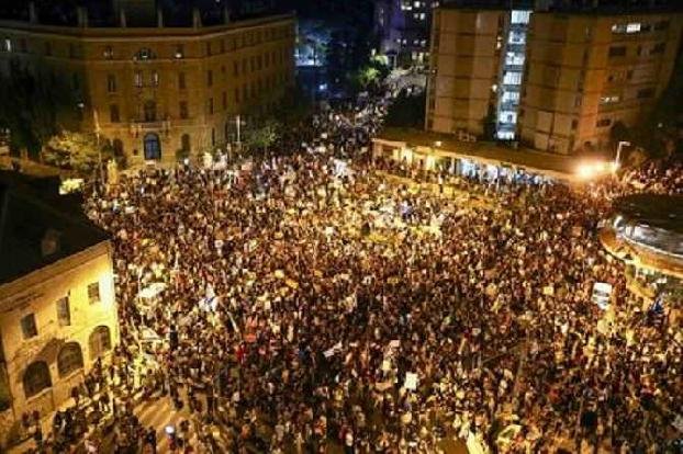 Протесты против Нетаньяху в Израиле не утихают: тысячи демонстрантов собрались у резиденции премьер-министра