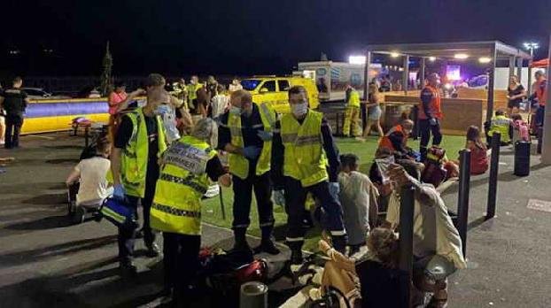 Во Франции автомобиль въехал в толпу людей: пострадали 13 человек