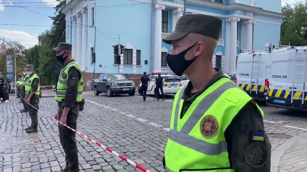 Появилось видео с мест захвата заложника в киевском бизнес-центре (Видео)