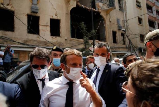 Этот взрыв должен стать началом новой эры: Макрон прошелся по улицам Бейрута