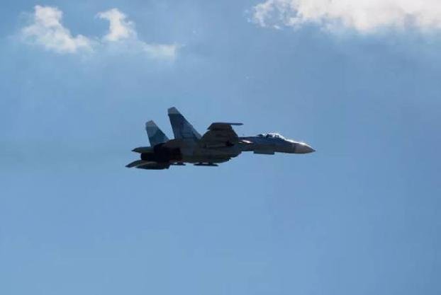 Российский истребитель перехватил два самолета США над Черным морем