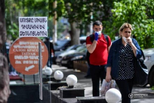 Комендатура собирается пересмотреть требование носить маску в ряде мест