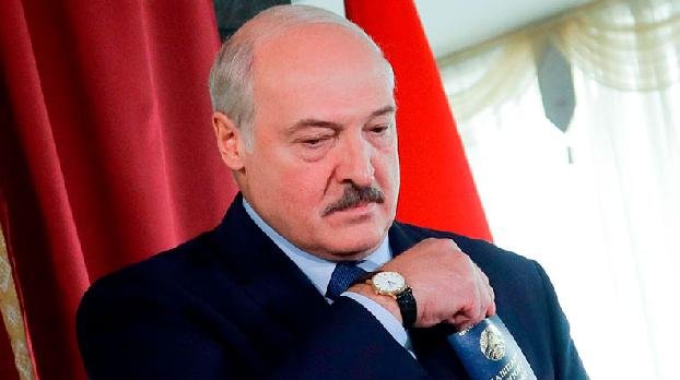 Лукашенко: Для начала, я пока живой и не за границей