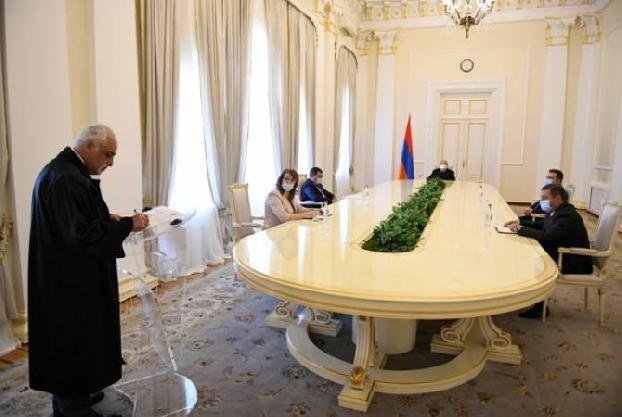 Судьи присягнули в президентской резиденции