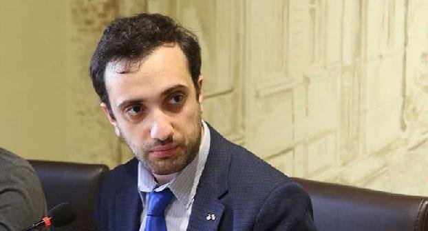 Д.Иоаннисян: Арсен Джулфалакян сложил депутатский мандат, поскольку парламент не на своем месте