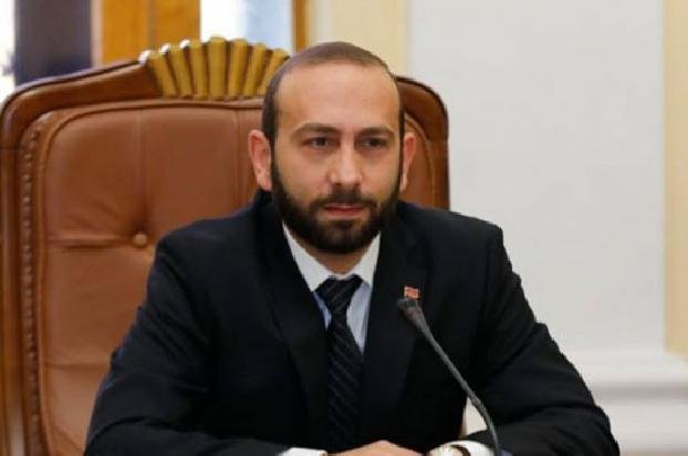 Арарат Мирзоян подписал распоряжение о премировании сотрудников аппарата парламента
