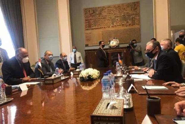 Глава МИД РА встретился со своим египетским коллегой