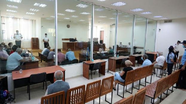 Суд частично снял арест с имущества второго президента РА Роберта Кочаряна