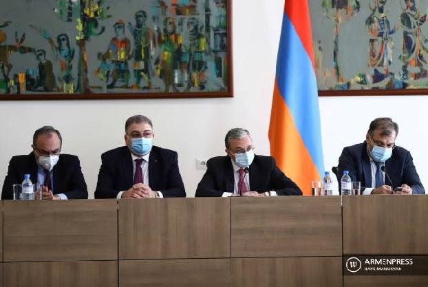 Глава МИД Армении представил послам ситуацию в связи с развязанной Баку агрессией