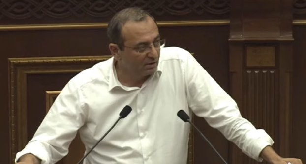 Блок «Армения»: На прилегающую к зданию парламента улицу стянуты большие силы Полиции
