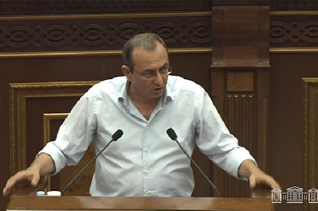 Когда Серж Саргсян в 2018 году отказался от правительственного особняка, смена власти еще не произошла – Арцвик Минасян ответил представителям «Гражданского договора»