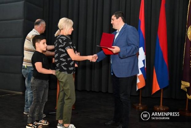 Президент Арцаха наградил ополченцев и добровольцев, участвовавших в 44-дневной войне