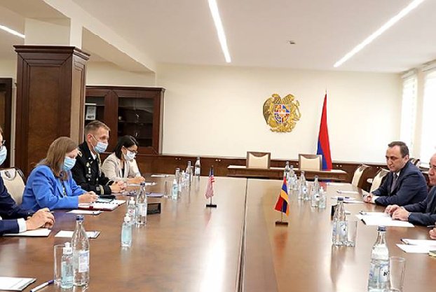 Обсуждены возможности придания нового импульса армяно-американскому сотрудничеству в оборонной сфере