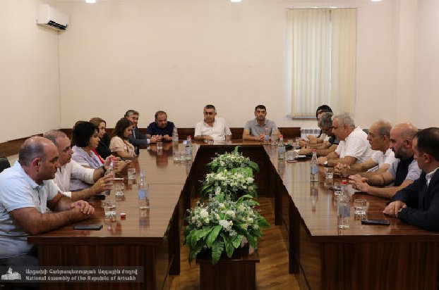 Оппозиционные силы парламента Арцаха встретились с депутатами фракции «Армения»