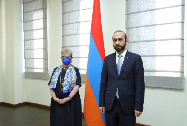 Арарат Мирзоян обратил внимание Андреа Викторин на провокационные действия азербайджанцев