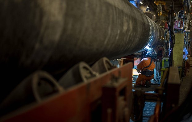 Bloomberg: "Газпром" планирует начать поставлять газ по "Северному потоку - 2" с 1 октября