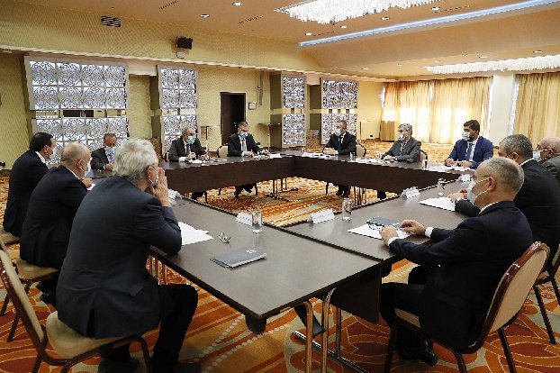 Никол Пашинян встретился с лидерами внепарламентских политических сил