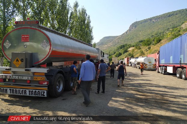 Азербайджанцы потребовали $130 с водителя иранского грузовика в армянском Воротане