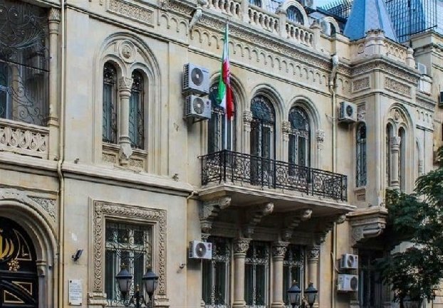 Иран выразил официальный протест в связи с нападением на здание его посольства в Баку