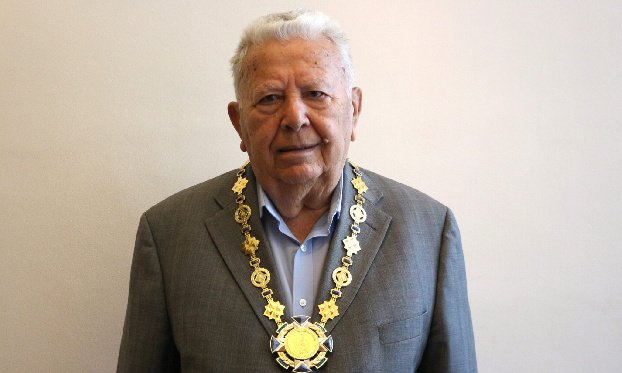 Академик Радик Мартиросян награжден специальным знаком «Академик МААН»