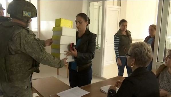 Миротворцы и благотворители передали помощь жителям карабахского села Храморт