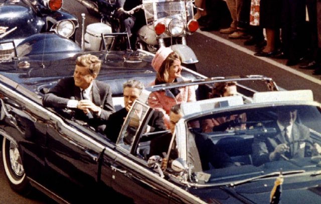 Власти США намерены раскрыть в конце года новые материалы об убийстве Кеннеди