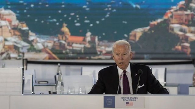 Байден извинился за опоздание на пресс-конференцию из-за «игры с лифтами»