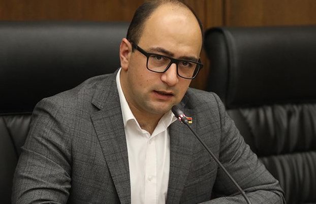 Айк Мамиджанян: Николу Пашиняну лучше меньше подталкивать Ванецяна к публичному представлению тех или иных реалий