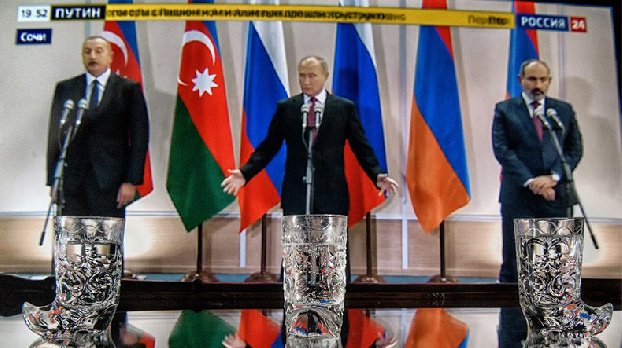 Переговоры неразговариваемых: «Коммерсантъ» о том, как в Сочи при помощи Путина беседовали Алиев и Пашинян