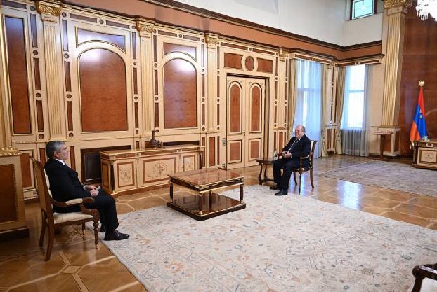 Армен Саркисян и руководитель партии «Республика» обсудили пути преодоления внешних вызовов