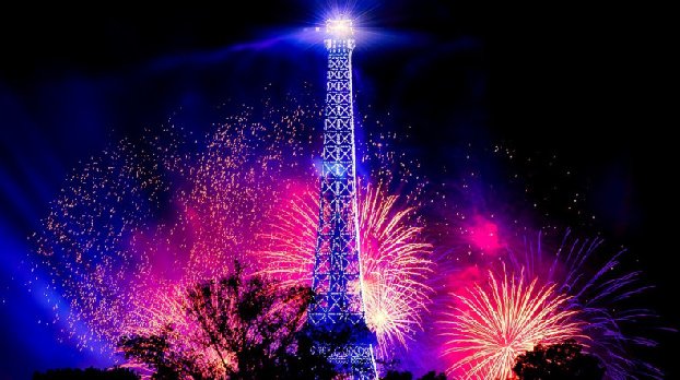 New Year's fireworks and festive show canceled in Paris due to omicron